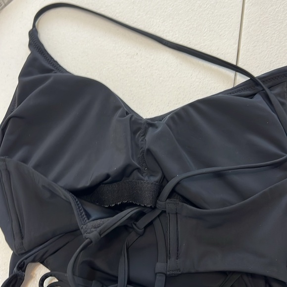 Red Carter Sz M Black w/ Vibrant Print Monkini Swimsuit Cutouts NWT - Picture 10 of 10